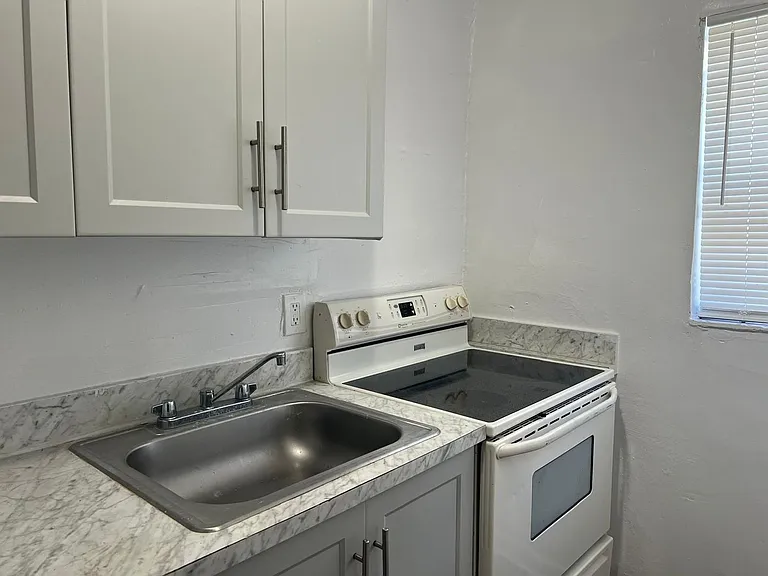 St George Apartments — Photo 37