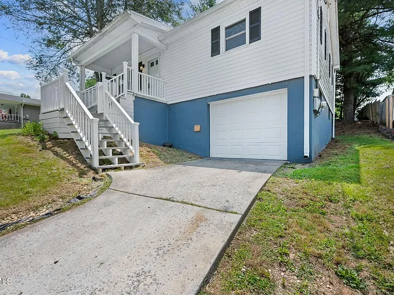 15 Holmes St — Photo 3