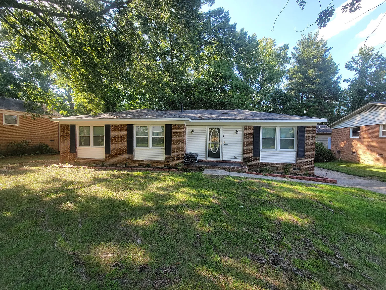 3 bed, 1329 sqft, $1,850 — Photo 1