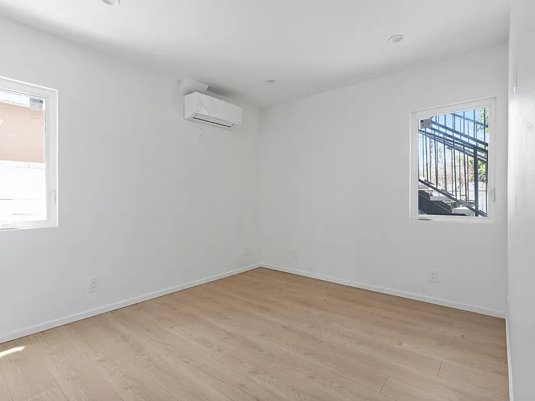 3118 W 109th St #3-4 — Photo 5