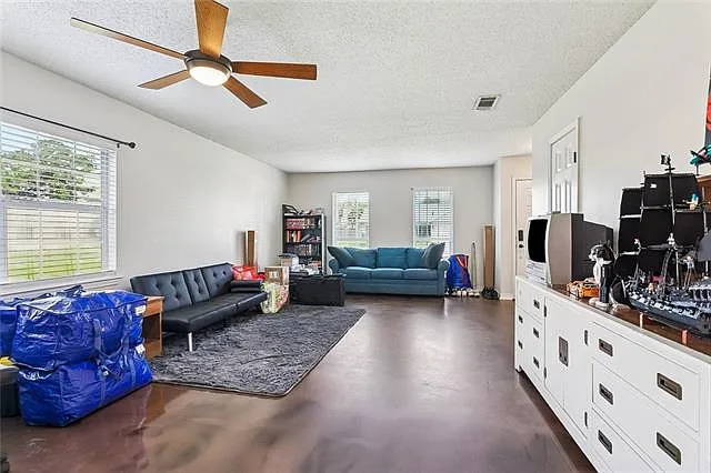 3001 Meadow Lake Dr E — Photo 2