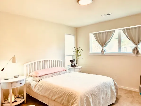 3315 SE 18th St, Renton, WA 98058
