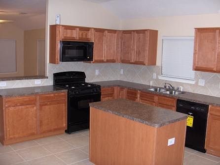 Kitchen w/ Island