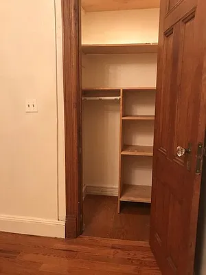 Rented by Perry Associates NYC Inc | media 7