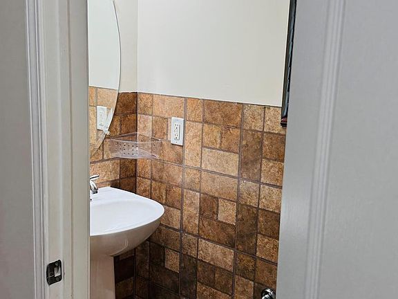 5th image of 44867 Stockton Dr