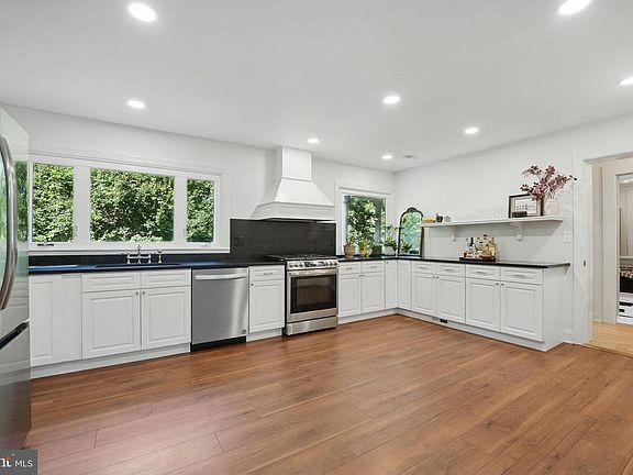 3rd image of 8130 Windsor Dr