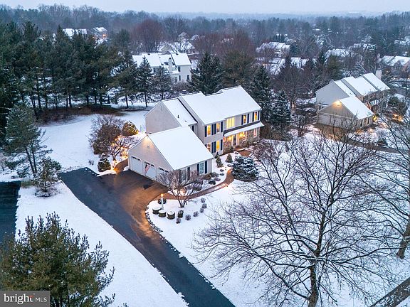 3rd image of 360 Country Ln