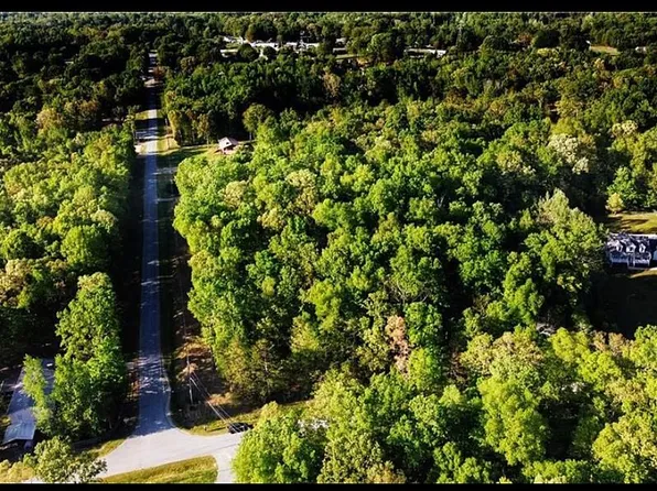 Hiatt Dr, Thomasville, NC 27360