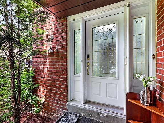 3rd image of 4 Beaumont Dr