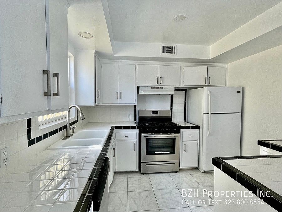 1st image of 7711 Romaine St #3