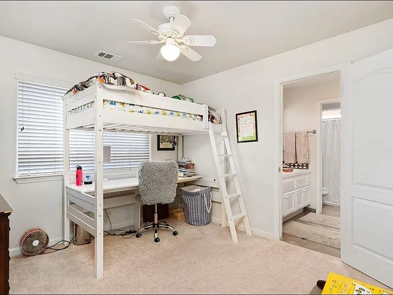 410 Red River Dr — Photo 11