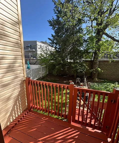 271 Griffith St #1R — Photo 10