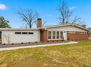411 Tanglewood Dr, Saint Louis, MO 63124