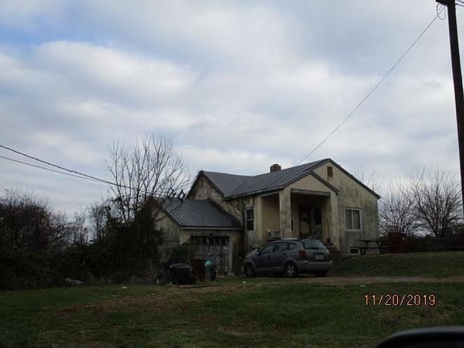 2nd image of 906 Lang Slocum Rd