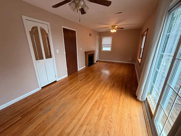 710 S 67th Ave — Photo 9