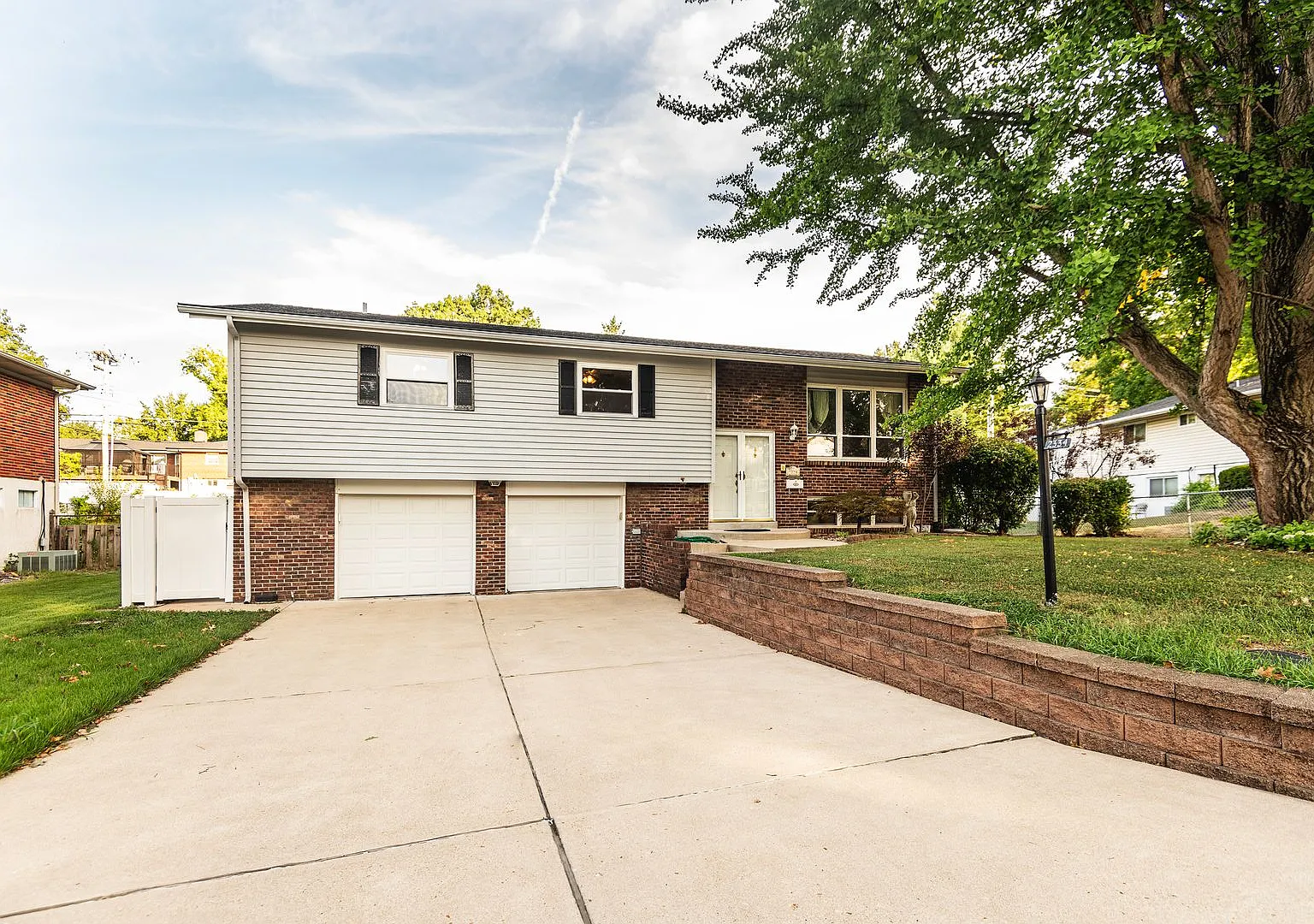 Spacious 4-Bed, 2.5-Bath Split-Level Home — Photo 1