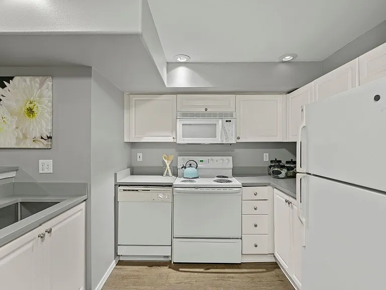 3318 30th Ave SW #B409 — Photo 11