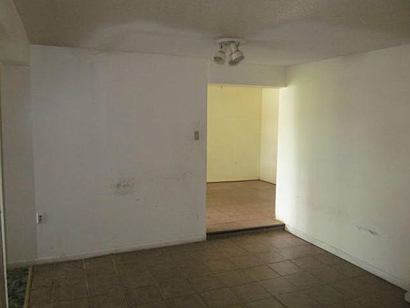 2nd image of 1804 Esther St