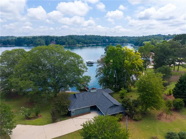 106 Clearwater Dr, Seneca, SC 29672