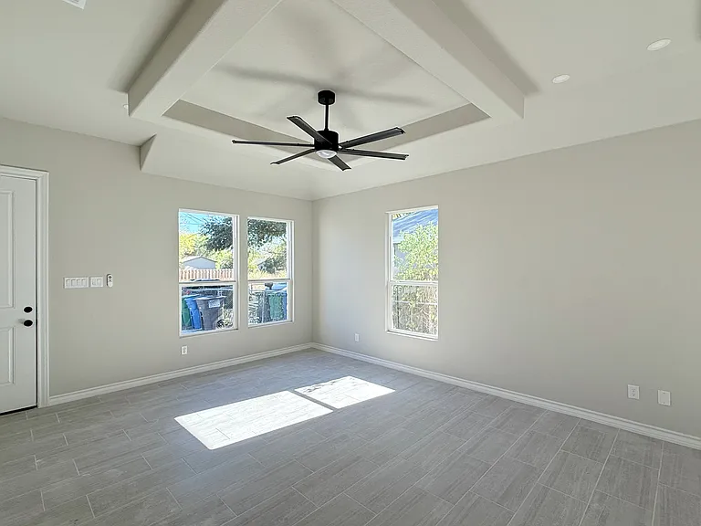 411 Moselle Ave — Photo 4