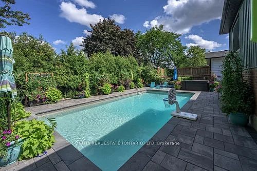 4th image of 18 Hammond Cres