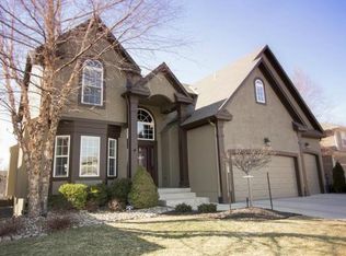 11368 S Lakecrest Dr, Olathe, KS 66061