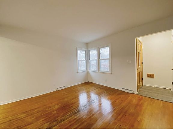 4th image of 3605 E 26th St
