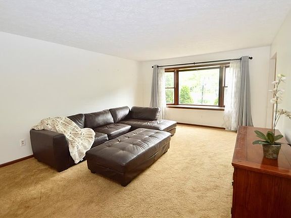 4th image of 27406 Pineview Dr