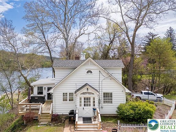 2nd image of 3325 River Rd