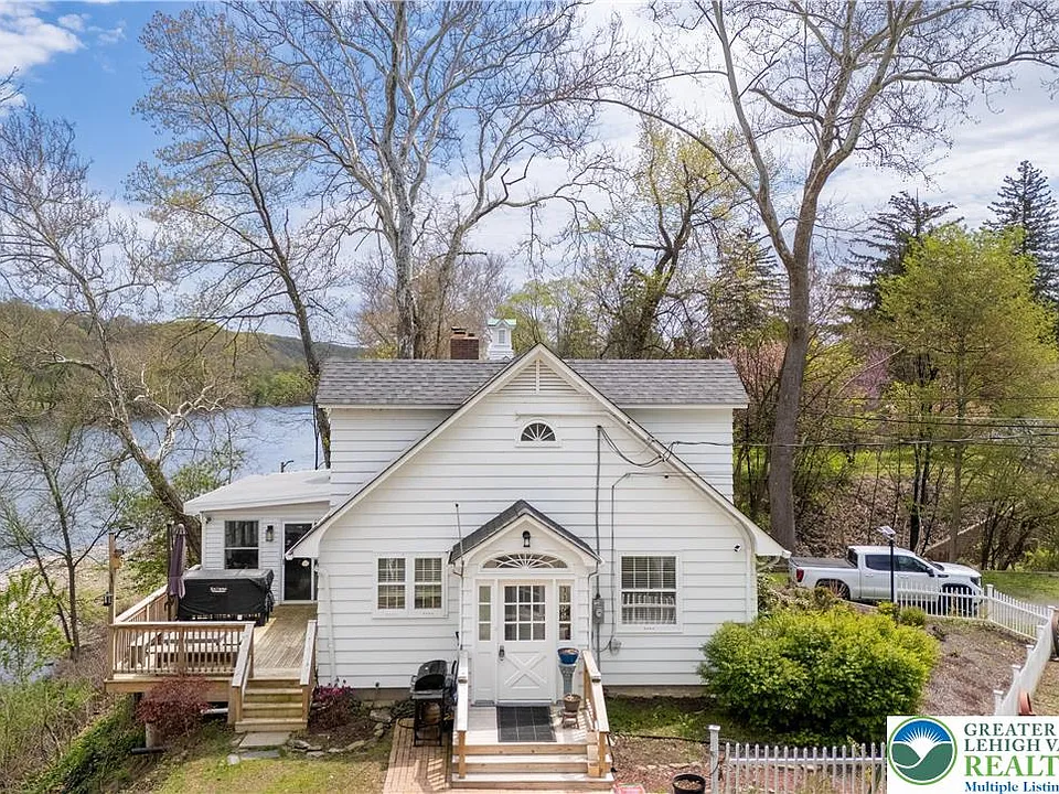 3325 River Rd