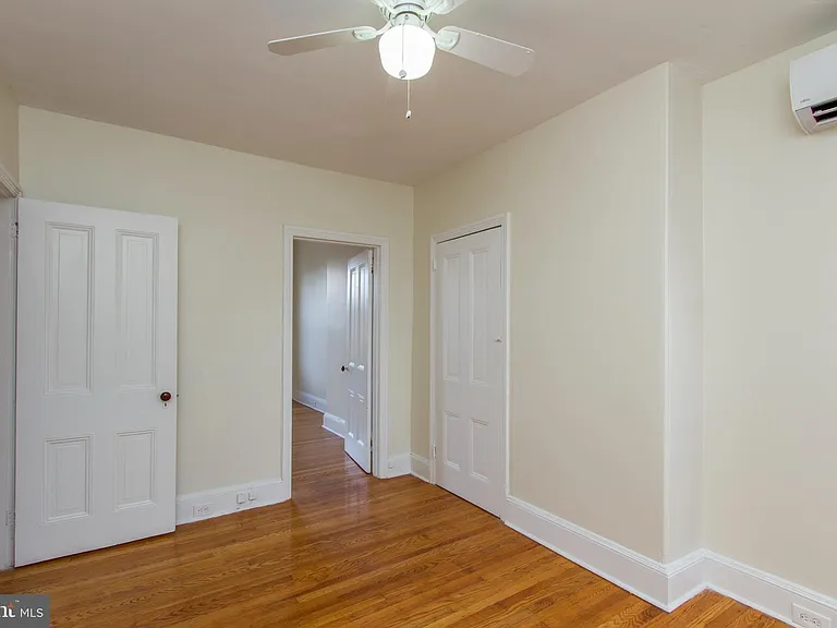 2207 Catharine St #2 — Photo 17