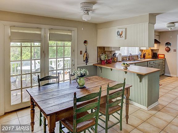 Kitchen breakfast room