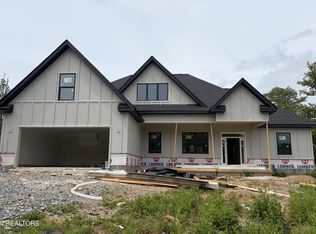 141 Black Oak Dr, Oak Ridge, TN 37830