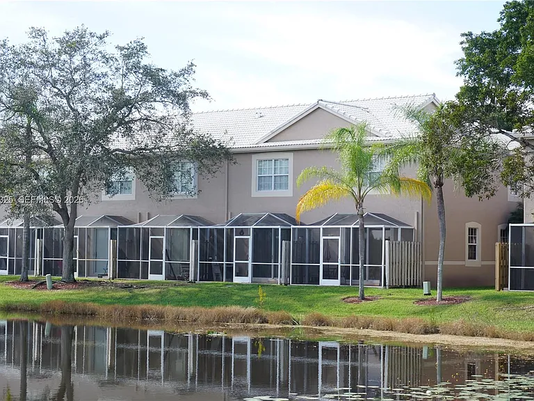 1868 Salerno Cir #1868 — Photo 28