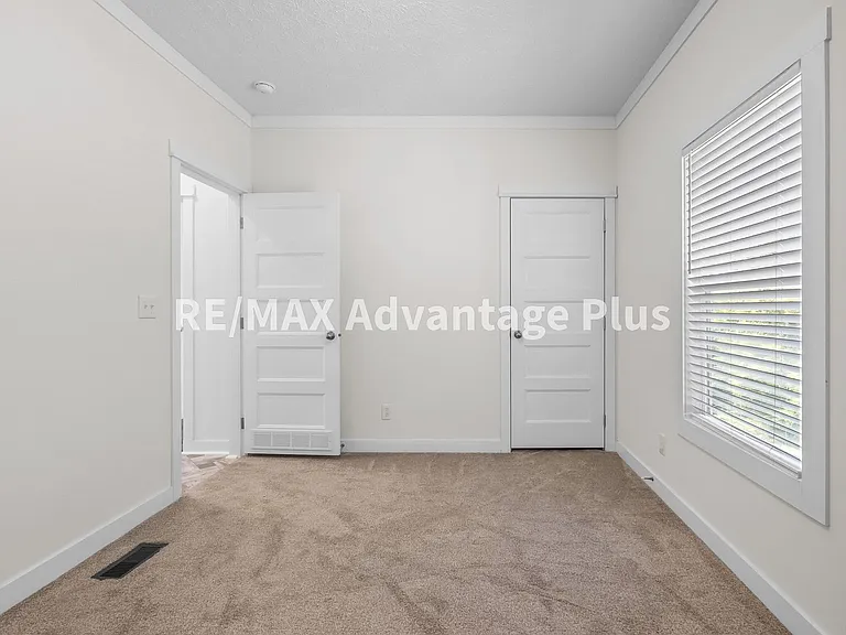 1407 Paradise Rd — Photo 30