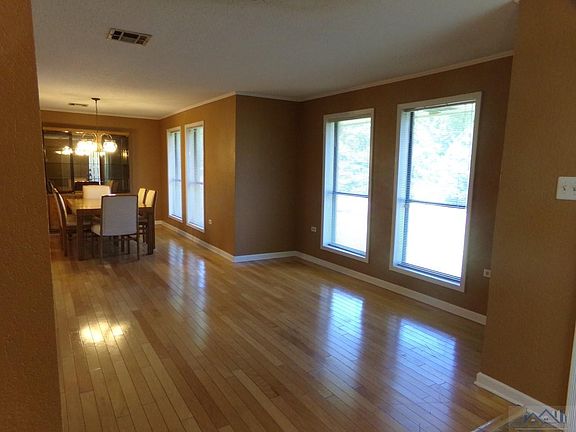 5th image of 510 Woodhaven Dr