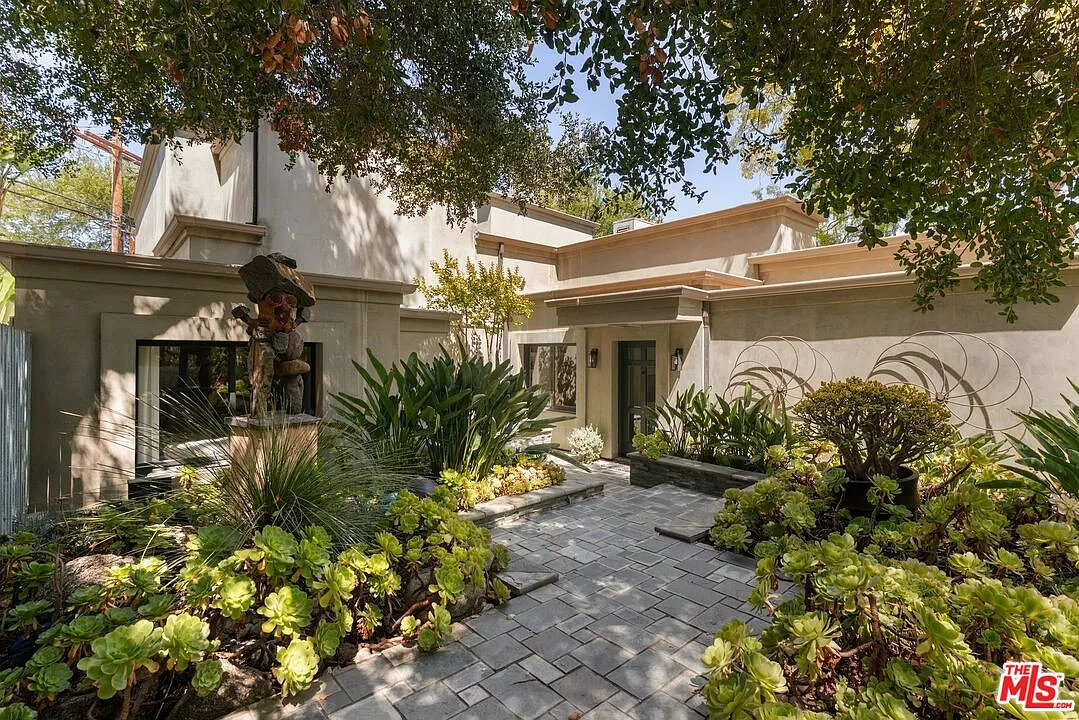 3 bed, 3.0 bath, 2746 sqft, $15,000 — Photo 1