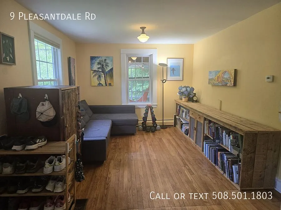 Country Charm Meets Modern Comfort 3BR/2BA in Rutland - Dog Friendly! — Photo 3