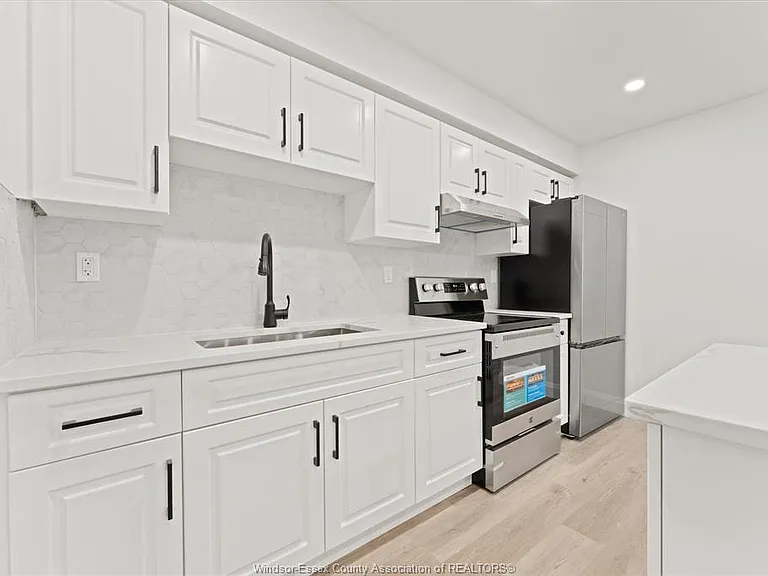 702 Pierre Ave #3 — Photo 9