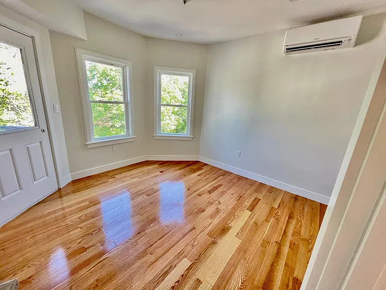 40 Thorndike St — Photo 17
