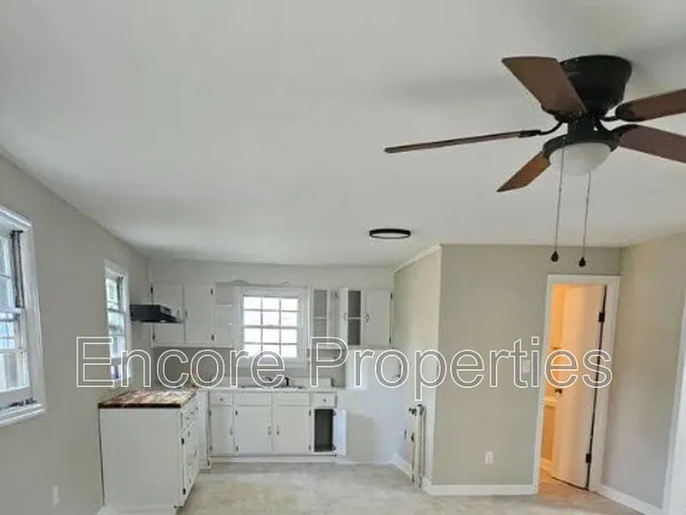 207 E Main St — Photo 2