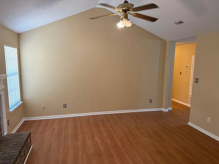 2962 Bridgeport Dr — Photo 6
