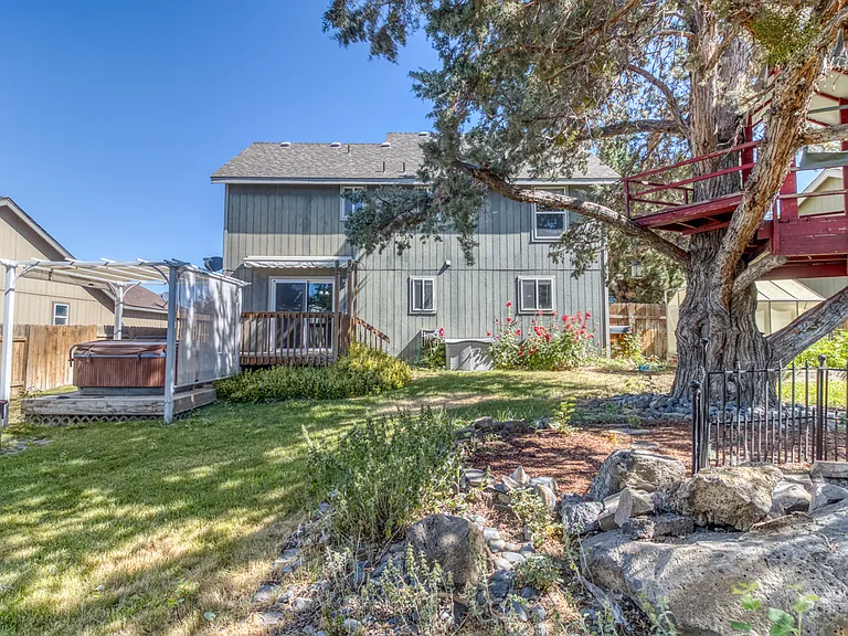 2765 NE Faith Dr — Photo 28