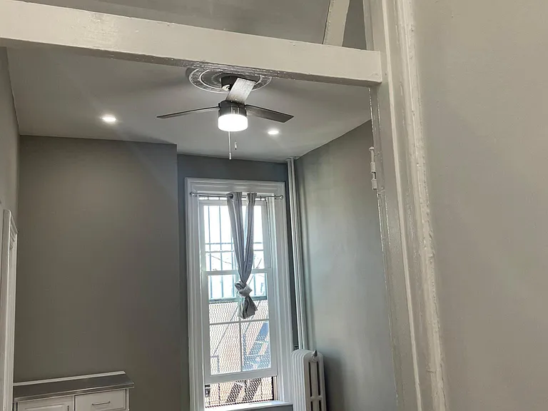 9 W Chase St — Photo 29