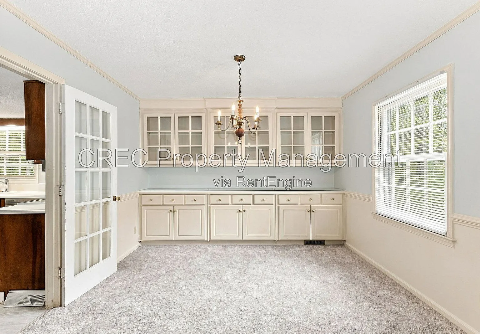 4 bed, 2.5 bath, 2119 sqft, $2,300 — Photo 4