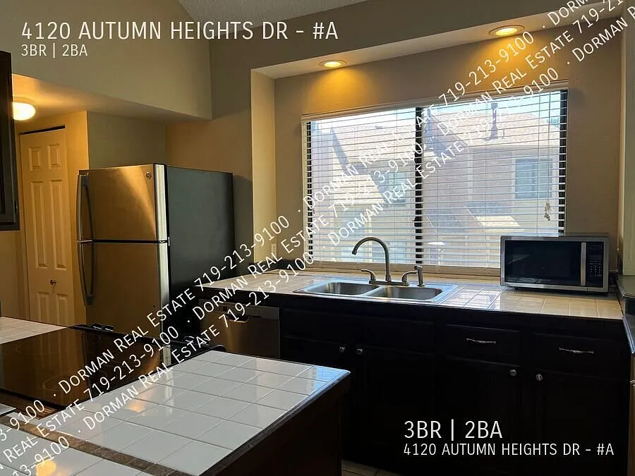 Updated 3-Bedroom Townhome in Autumn Heights! — Photo 4