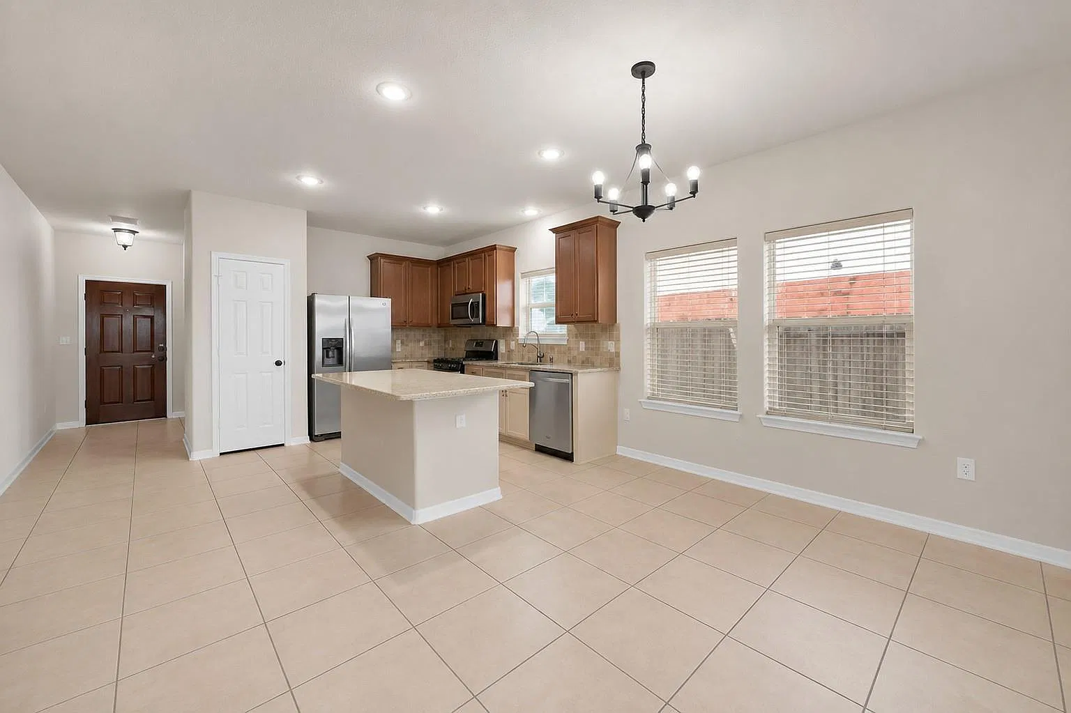 4 bed, 2.5 bath, 2174 sqft, $1,995 — Photo 3
