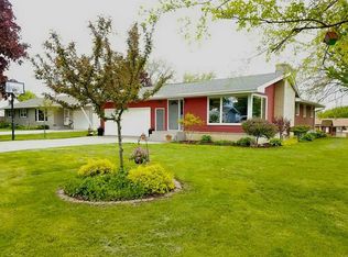 N1727 Ridgeview Dr, La Crosse, WI 54601