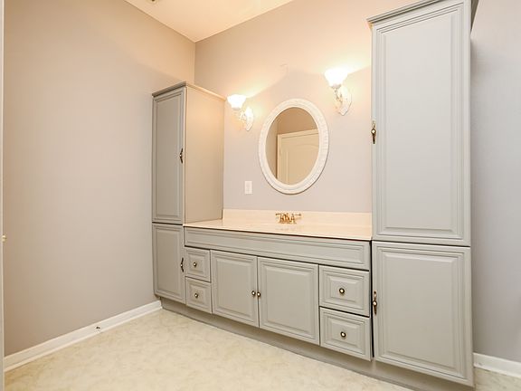 3rd image of 13709 Colina Ct