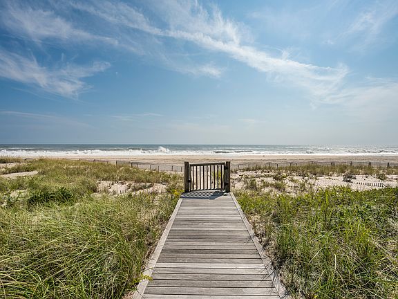 5th image of 21 Surfside Dr
